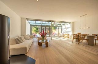 Haus kaufen in 25992 List, SYLT - 5 min zum Watt - Kernsaniertes Hausteil mit Kaminofen, Saunahaus und Südgarten