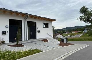 Haus mieten in Am Försterweg 21, 94336 Hunderdorf, Erste Reihe, freier Blick in drei Richtungen: moderne DHH mit Einbauküche in Hunderdorf