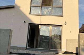 Haus mieten in Friedensstraße 6a, 97780 Gössenheim, KfW-40-EFH Neue Bilder mit PV-Anlage,Ladesäule, Speicher, Carport und Garten in Gössenheim