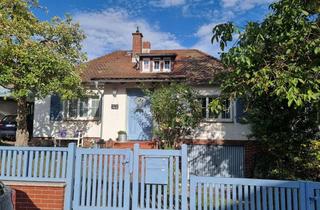 Haus mieten in 61250 Usingen, Schöner freistehender Walmdachbungalow mitten in Usingen seitlich Hattsteiner Allee, 160qm