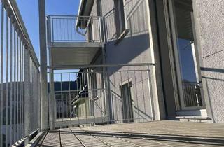 Wohnung mieten in Hauptstraße, 08315 Bernsbach, Moderner Wohnraum mit Balkon im Herzen von Lauter