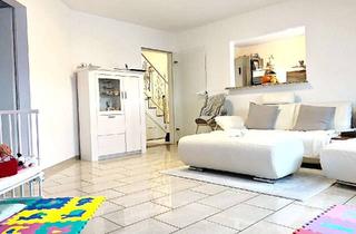 Wohnung mieten in 53844 Troisdorf, 2-Zimmer-DG-Wohnung mit Balkon & Weitblick – Wohnen auf 2 Ebenen in Troisdorf-Kriegsdorf