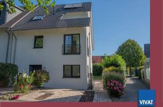 Doppelhaushälfte kaufen in 60437 Frankfurt, Ein Zuhause mit außergewöhnlichen Möglichkeiten - stilvolles Zweifamilienhaus in Frankfurt-Harheim