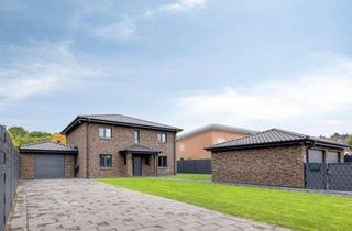 Einfamilienhaus kaufen in 46446 Emmerich, Hüthum: Exklusives Einfamilienhaus - hochwertige Ausstattung und drei Garagen
