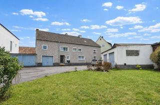Haus kaufen in 58642 Iserlohn, Ca. 306 m² großes Zweifamilienhaus mit viel Potenzial, 6 Garagen zzgl. Halle in IS-Letmathe