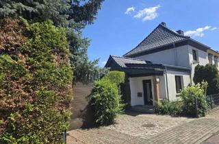 Einfamilienhaus kaufen in 06749 Bitterfeld-Wolfen, Ruhig gelegenes Einfamilienhaus mit zwei Garagen!