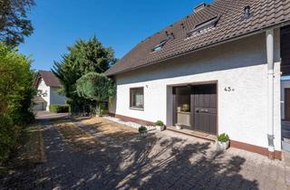 Einfamilienhaus kaufen in 53721 Siegburg, Freistehendes Einfamilienhaus mit großem Garten, Doppelgarage und viel Platz für die Familie