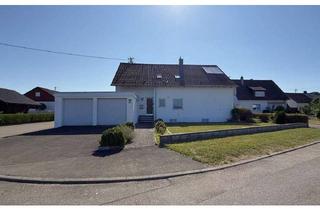 Haus kaufen in 88480 Achstetten, Ein-/Zweifamilienhaus mit Sanierungsbedarf und Entwicklungschancen in Oberholzheim zu verkaufen!