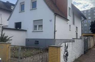 Haus kaufen in 63517 Rodenbach, Geräumiges Zweifamilienhaus mit 202 m² Wfl., Garage und Brunnen in ruhiger Wohnlage