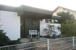 Haus mieten in 64589 Stockstadt, Bungalow mit Einbauküche , offenen Kamin , Terrasse, gr. Garten und Doppelgarage in Stockstadt