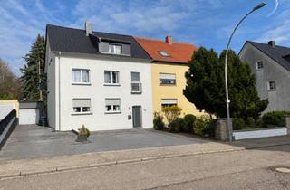 Anlageobjekt in 66386 St. Ingbert, Modernisiertes Dreifamilienhaus mit Terrasse, Balkon & 3 Wohneinheiten in St. Ingbert-Süd!