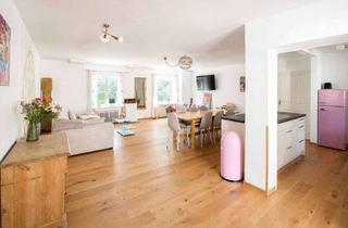 Wohnung kaufen in 83059 Kolbermoor, Besondere 4-Zimmer-Wohnung mit offenem Wohnkonzept und Innenhofterrasse