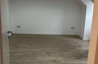 Wohnung mieten in 42651 Solingen-Mitte, Nachmieter 01.11! Alltagstaugliche 2-Zimmer-DG Wohnung in Solingen