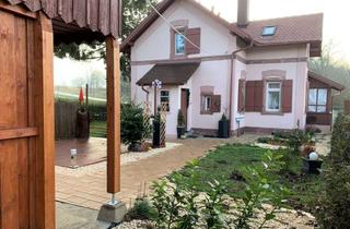 Haus kaufen in An Der Eisenbahn 25, 89081 Jungingen, denkmalgeschütztes Bahnwärterhaus in Alleinlage Ulm, perfekt saniert, großer Garten mit Nebengebäude