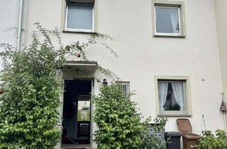 Reihenhaus kaufen in 51429 Bergisch Gladbach, Einfamilienreihenhaus mit Garten, Garage und Ausbaupotenzial in ruhiger Lage von Bensberg