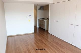 Wohnung kaufen in 63450 Hanau, 4-Zimmer-Wohnung nebst Balkon und Garten