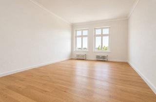 Wohnung kaufen in 10247 Friedrichshain, Mit Blick über Berlin! - Freie Dachgeschosswohnung auf der beliebten Frankfurter Allee