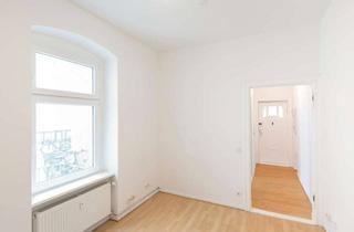Wohnung kaufen in Ordensmeisterstraße 49a, 12099 Tempelhof, Bezugsfrei, renoviert & bereit: 1-Zi.-Altbauwohnung im EG, Tempelhof!