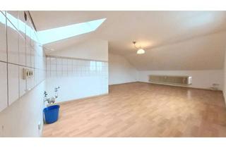 Wohnung kaufen in 69469 Weinheim, Sanierungsbedürftige 3 Zimmer Dachgeschosswohnung in kleiner Wohneinheit!!!