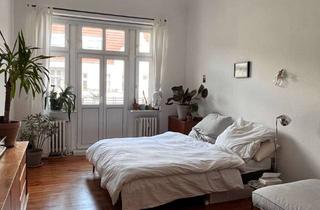 Wohnung mieten in Niemetzstraße, 12055 Neukölln, Gut geschnittene 2 Zimmer im Vorderhaus eines Altbaus mit Loggia. Auch als WG geeignet.
