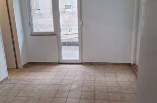 Wohnung mieten in Pfaffenwiese 14, 65931 Zeilsheim, Frischer Wind in Zeilsheim: Sanierte 2-Zimmer-Wohnung mit Freisitz