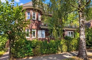 Mehrfamilienhaus kaufen in 26382 Wilhelmshaven, Solides Dreiparteienhaus mit Garten, Balkonen und zwei Garagen attraktive Kapitalanlage