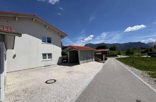 Haus kaufen in 83334 Inzell, Ruhig und sonniges, vermietetes Zweifamilienhaus (Fertighaus) mit Doppelgarage und Carport