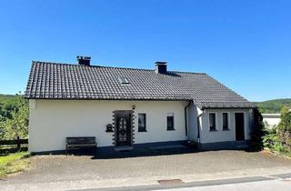 Haus kaufen in 59581 Warstein, Mitten im Grünen!Zweifamilienhaus mit Doppelgarage in ruhiger Wohnlage von Warstein-Hirschberg!