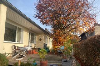 Haus kaufen in 30916 Isernhagen, ISERNHAGEN KB: Freistehender Bungalow in bester Lage mit Souterrain