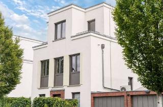 Einfamilienhaus kaufen in 10318 Karlshorst, Freistehendes Einfamilienhaus am Naturschutzgebiet — KfW-55, Pool und ein Tor ins Grüne