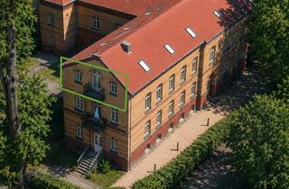 Anlageobjekt in Brebacher Weg 61, 12683 Biesdorf, Bezugsfrei. Attraktive 3.869 €/m² - Großzügige 4-Zimmer-Dachgeschosswohnung mit hohen Decken