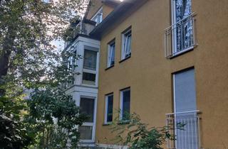 Wohnung kaufen in Weintraubenstraße, 01445 Radebeul, Zentral gelegene 3-Raumwohnung mit Balkon und Gartenausgang und Garage