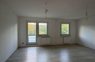 Wohnung mieten in Stendaler Straße 51, 12627 Hellersdorf, Familien-Apartment mit Balkon und Wannenbad!