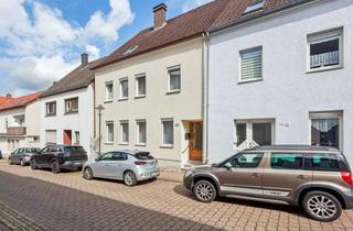 Haus kaufen in 32825 Blomberg, Zentrales Wohnen auf drei Ebenen: Viel Platz zum Verwirklichen