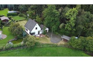 Haus kaufen in 59846 Sundern, **Charmantes Ferienhaus im Sauerland – idyllische Waldrandlage mit schönem Ausblick & Kamin**