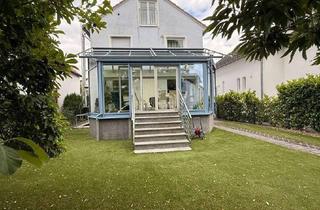 Einfamilienhaus kaufen in 63069 Rosenhöhe, CHARMANTES EINFAMILIENHAUS MIT LICHTDURCHFLUTETEM WINTERGARTEN AUF IDYLLISCHEM GRUNDSTÜCK