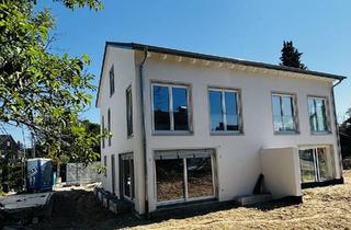 Haus kaufen in 82131 Stockdorf, exklusive DHH mit großem Südgarten