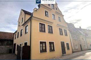 Mehrfamilienhaus kaufen in 86732 Oettingen, Mehrfamilienhaus mit 4 Wohneinheiten, Gewerbeeinheit, Hof, Garage & denkmalgeschütztem Nebengebäude