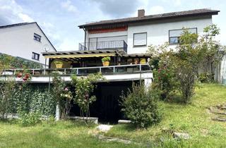Haus kaufen in 76356 Weingarten, 3 FH mit toller Aussicht, Terrassen u. BalkonTraumlage in Weingarten9 Zimmer, 260m², Grund 518m²