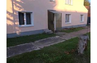 Haus kaufen in 14913 Jüterbog, Jüterbog - Großes Wohnhaus mit Sanierungsbedarf günstig abzugeben.