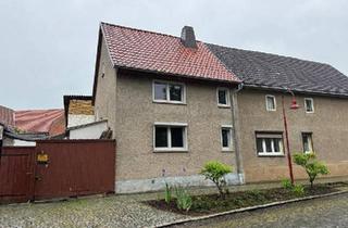 Haus kaufen in 06577 Heldrungen, An der Schmücke - Günstiges Wohnhaus mit Innenhof und Scheune in Thüringen