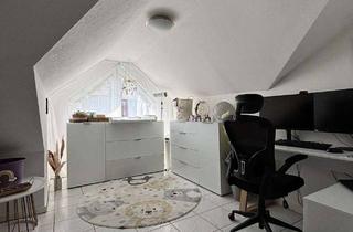 Wohnung kaufen in 41515 Grevenbroich, Stilvolle Dachgeschosswohnung mit toller Ausstattung