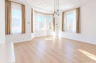 Wohnung kaufen in 70372 Bad Cannstatt, Große Altbauwohnung mitten im Zentrum von Bad Cannstatt