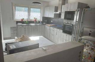 Wohnung kaufen in 74831 Gundelsheim, Großzügige 4-Zimmer-Erdgeschosswohnung mit 2 Balkone und Garage