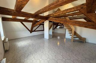 Wohnung mieten in Hauptstraße 20, 91475 Lonnerstadt, Sanierte 2,5-Zimmer-Dachgeschoss-Wohnung mit Sichtbalken und Designbad