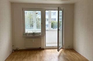 Wohnung mieten in Bruno-Dietze-Ring, 01844 Neustadt, Helle 2-Zimmer-Wohnung mit großer Loggia, Einbauküche und hervorragender Lage in Neustadt in Sachsen
