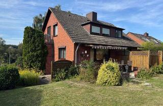 Haus kaufen in 23843 Bad Oldesloe, Zweifamilienhaus mit großem Garten – zwei Wohneinheiten und viel Raum für eigene Ideen