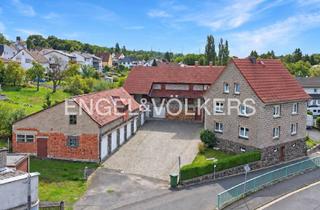 Haus kaufen in 35466 Rabenau, Immobilie mit Perspektive: Vollvermietetes Dreifamilienhaus, großzügige Scheune & zehn Garagen