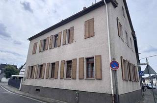 Haus kaufen in 63456 Hanau, Charmantes Zweifamilienhaus mit zwei vermieteten Wohneinheiten und Garten in Hanau-Klein-Auheim