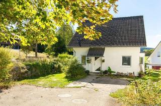Haus kaufen in Rudenberger Straße 70, 79822 Titisee-Neustadt, Solides Familienhaus mit Garten und vielseitiger Raumaufteilung am Rudenberg zu verkaufen